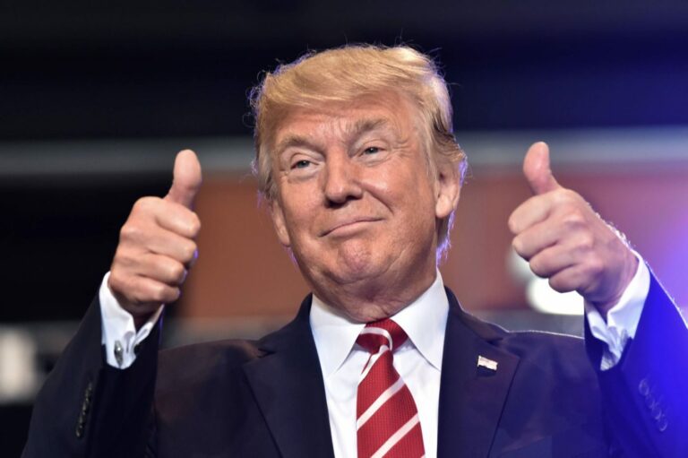 donald-trump-cette-somme-astronomique-deboursee-pour-rappeler-la-date-de-son-anniversaire-scaled-e1743626083740-1-2