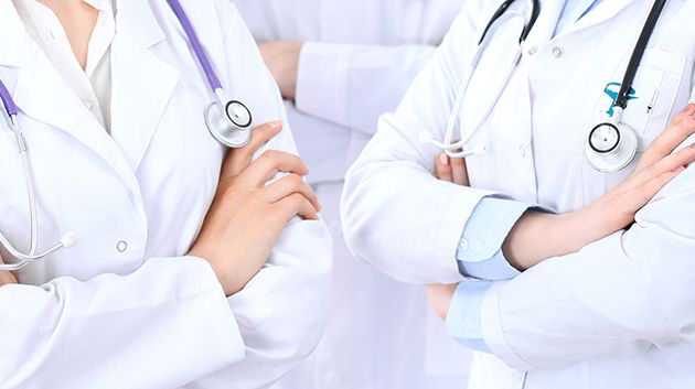 أطباء-و-صيادلة-المستشفيات-العمومية-يُلوّحون-بالاستقالة-الجماعيّة-فيديو