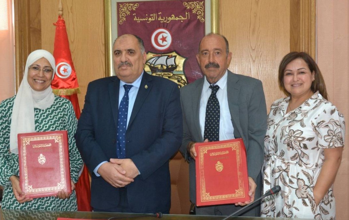 1754172216212-b99cb6b8fdf1