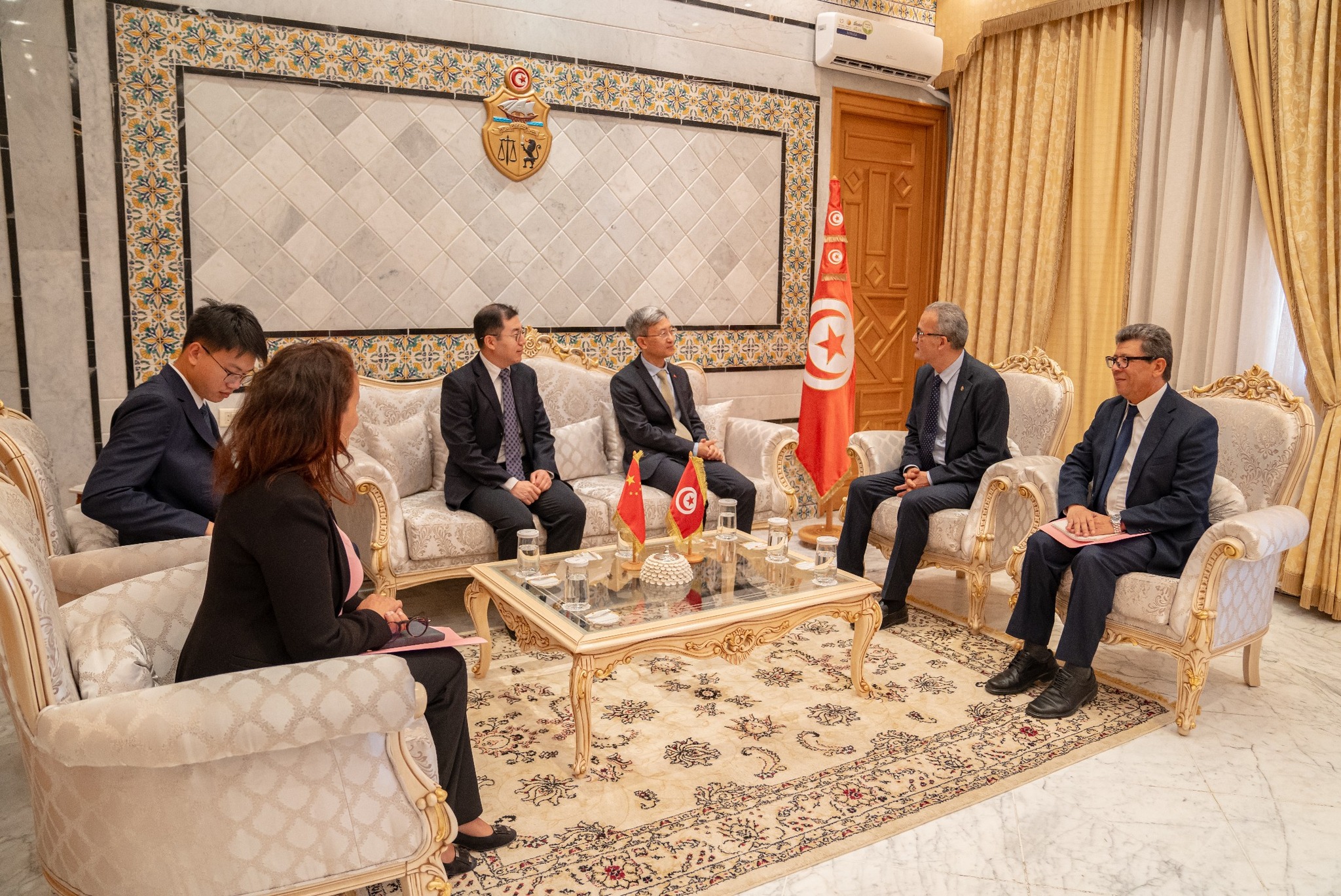 1757627675906-a215dbc1b9b1