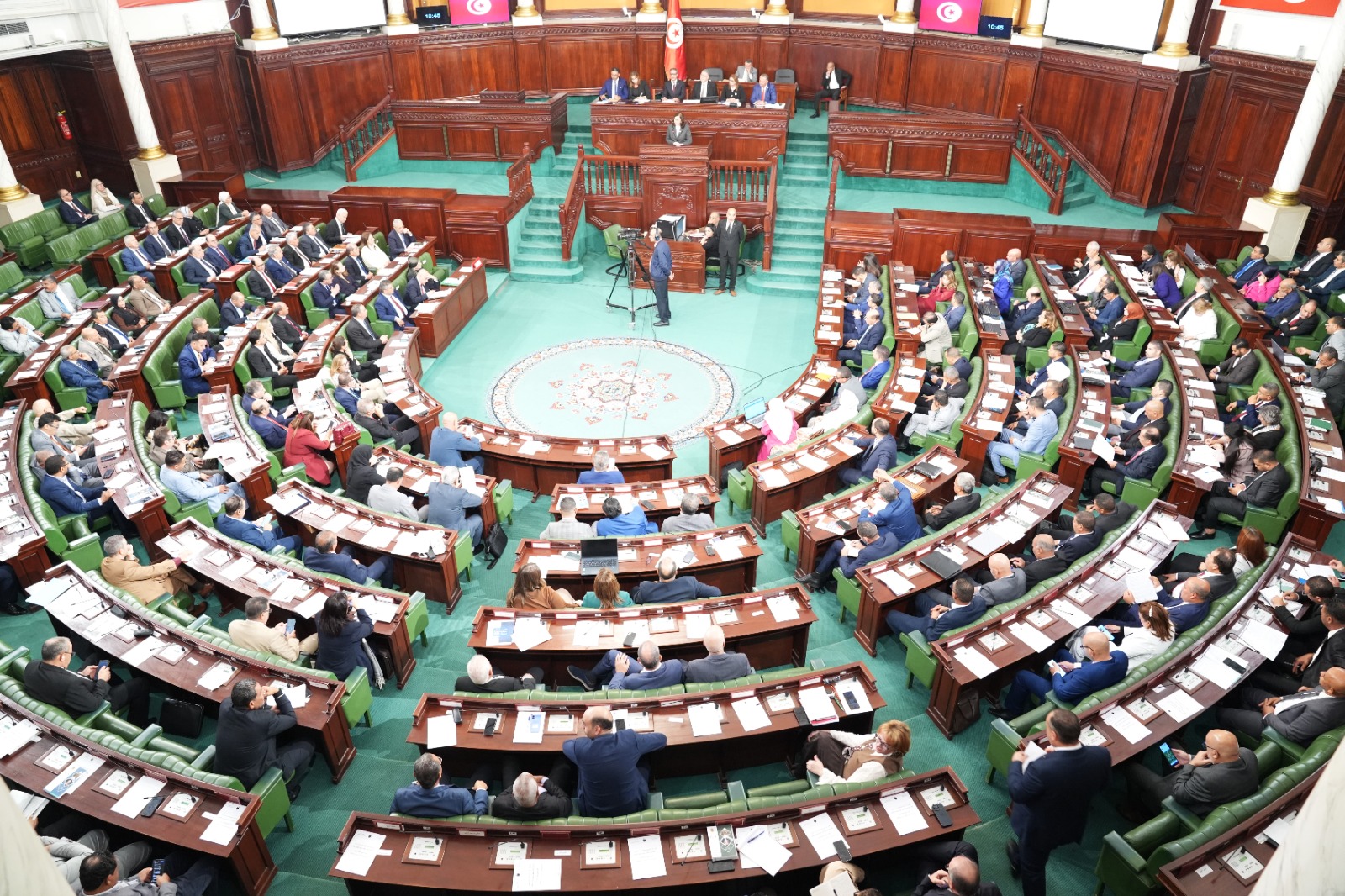 1762503885140-8f800c270130